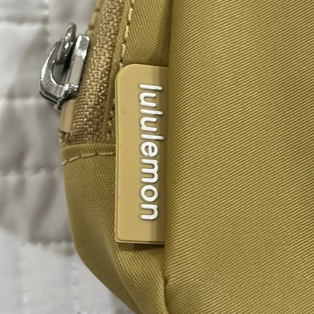 LULULEMON :: BELT BAG
